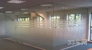 贴膜好还是用磨砂玻璃好(磨砂玻璃能看到人洗澡吗)