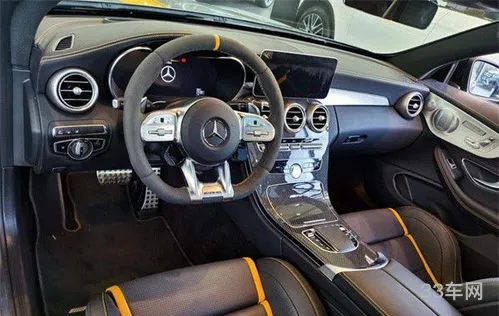 c63落地价多少钱(奔驰c63新车报价2023款)